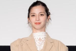 中条あやみ、映画『あまろっく』完成披露舞台挨拶に登場