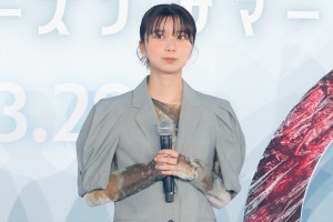 上白石萌歌、『ゴーストバスターズ／フローズン・サマー』極寒レッドカーペットイベントに登場