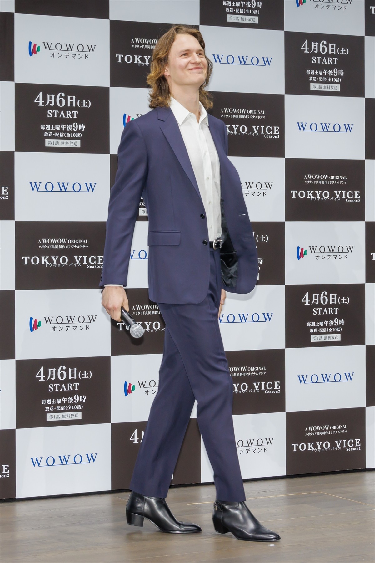 アンセル・エルゴート「東京は僕の第二の故郷」　30歳を祝うサプライズケーキに感激