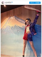 【写真】薄っすら浮き出た腹筋が健康的な芹那のハーレイ・クイン