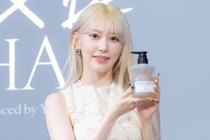 宮脇咲良、「＆be HAIR」新CM発表会に登場