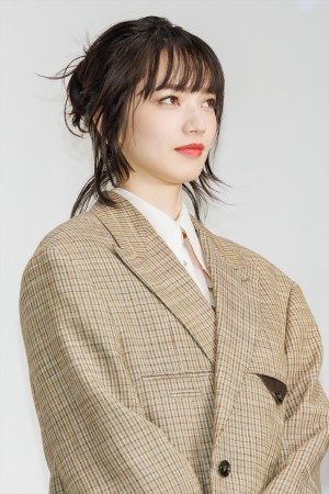 小松菜奈、映画『わたくしどもは。』 完成披露試写会舞台挨拶に登場