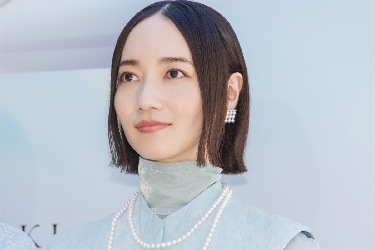 吉岡里帆、エレガントなドレス姿を披露　長期休暇の予定を報告「メキシコの方に行こうかなと」