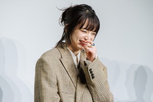小松菜奈、映画『わたくしどもは。』 完成披露試写会舞台挨拶に登場