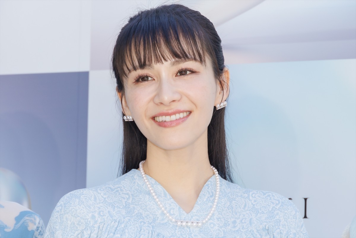 吉岡里帆、エレガントなドレス姿を披露　長期休暇の予定を報告「メキシコの方に行こうかなと」