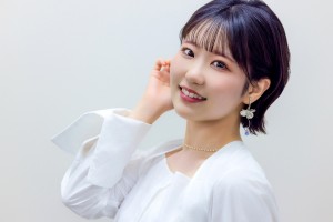 テレビアニメ『声優ラジオのウラオモテ』柚日咲めくる役の東山奈央