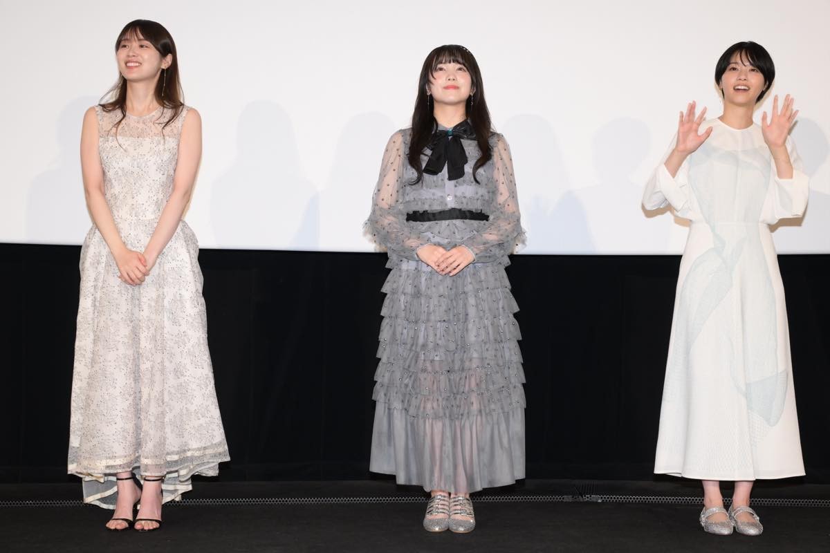 元乃木坂46・高山一実＆西野七瀬、舞台あいさつに登壇　おじいさん役の西野「笑っちゃいました」