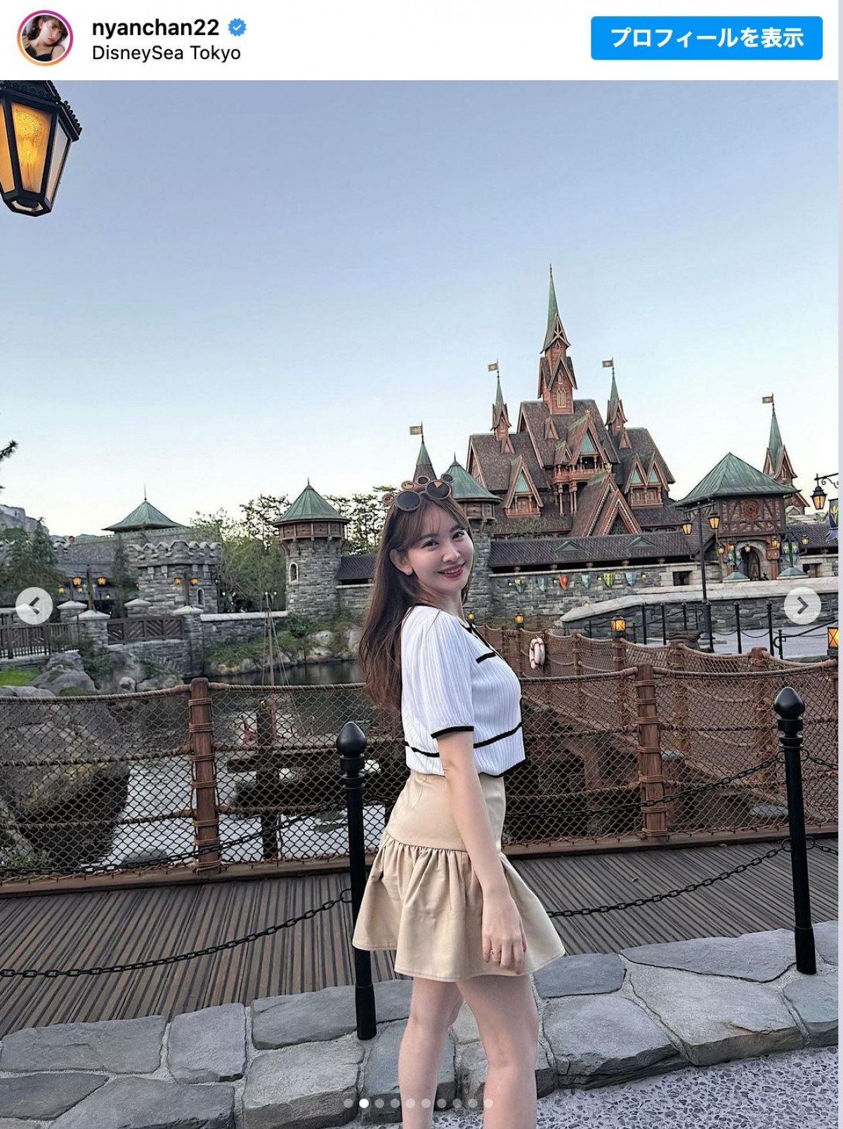 小嶋陽菜、ミニスカに胸元ざっくりドレスも　大胆インスタショットで36歳振り返る＜本日誕生日＞