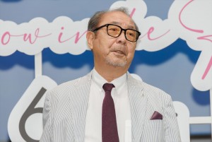 平泉成、映画『明日を綴る写真館』完成披露舞台あいさつに登場