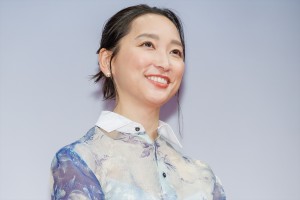 杏、映画『かくしごと』完成披露舞台挨拶に登場