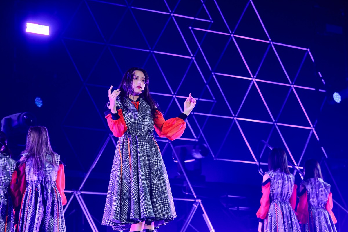 櫻坂46「BACKS LIVE!!」“表題曲なし”の挑戦的セットリスト　12人が熱いパフォーマンス