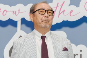 平泉成、映画『明日を綴る写真館』完成披露舞台あいさつに登場