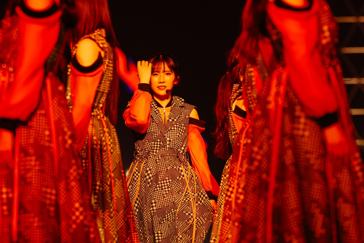 櫻坂46「BACKS LIVE!!」“表題曲なし”の挑戦的セットリスト　12人が熱いパフォーマンス