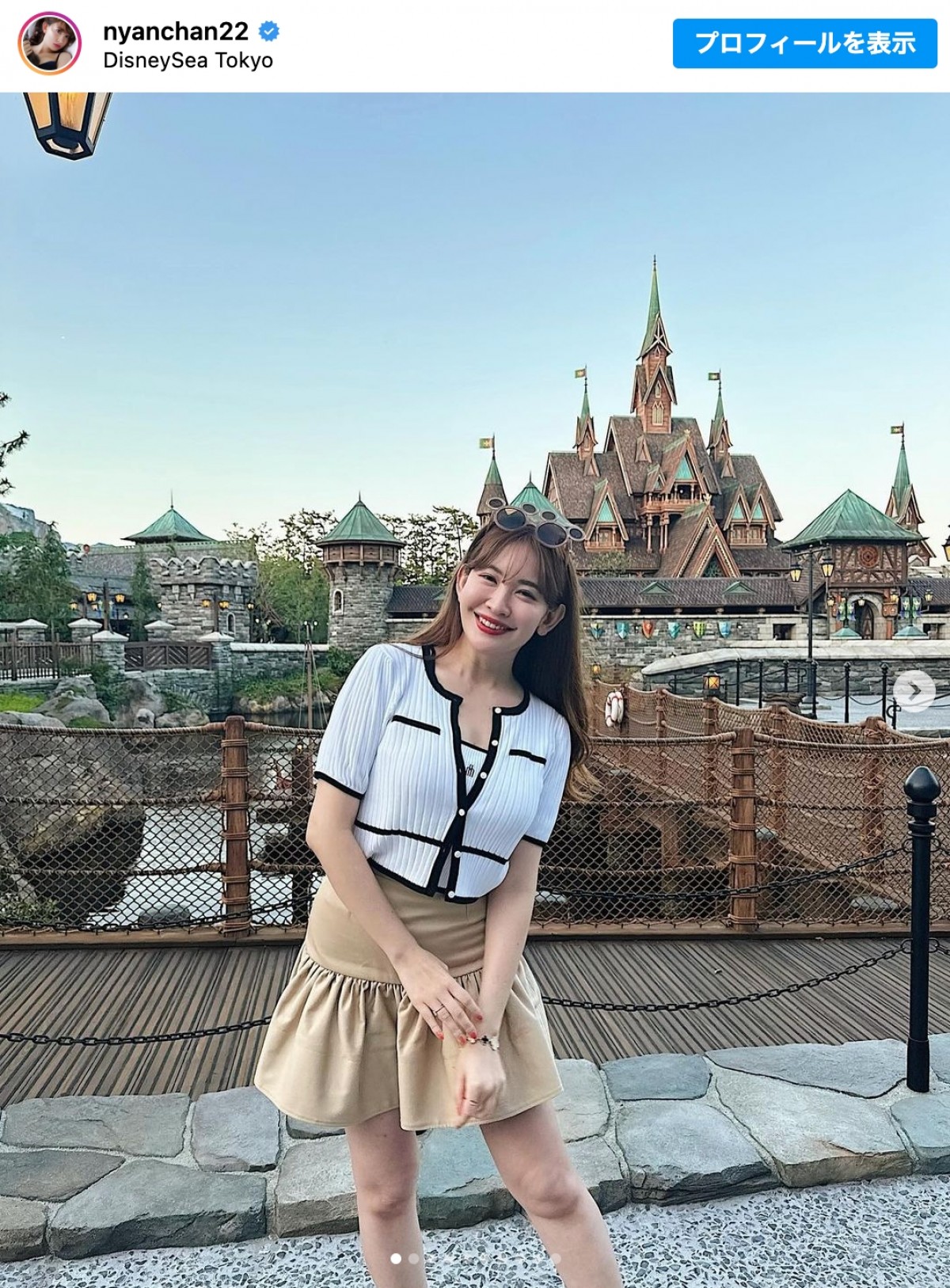 小嶋陽菜、ミニスカに胸元ざっくりドレスも　大胆インスタショットで36歳振り返る＜本日誕生日＞