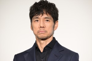 西島秀俊、映画『蛇の道』完成披露試写会舞台挨拶に登場