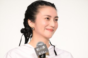 柴咲コウ、映画『蛇の道』完成披露試写会舞台挨拶に登場