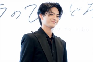 岩瀬洋志、ドラマ『タカラのびいどろ』制作発表に登場