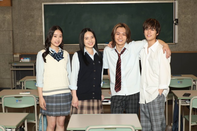 『ビリオン×スクール』に出演する(左から)倉沢杏菜、大原梓、松田元太、奥野壮