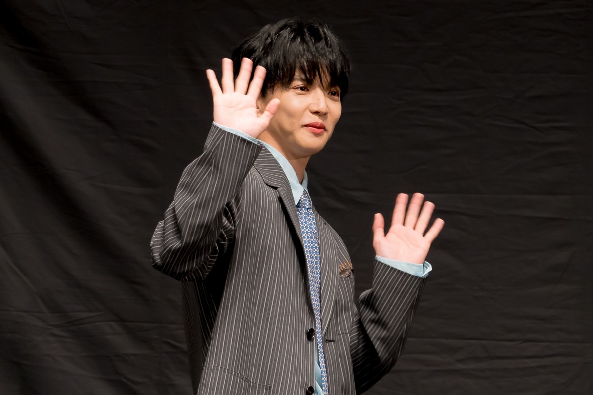 JO1＆FANTASTICS、レッドカーペットを全力疾走　川西拓実「楽しい！」と笑顔