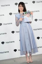 乃木坂46・阪口珠美、1st写真集『青いバラ』刊行記念囲み取材に登場