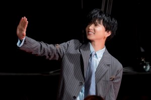 FANTASTICS・佐藤大樹、映画『逃走中 THE MOVIE』完成披露舞台挨拶に登場