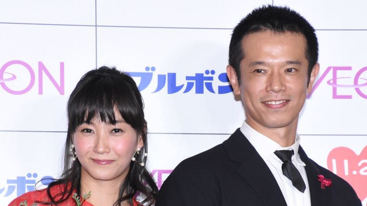 (左から)藤本美貴、庄司智春(2018年撮影)