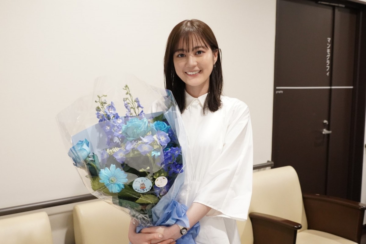 吉瀬美智子、生田絵梨花ら、『アンメット』クランクアップ！　主演・杉咲花も駆けつける
