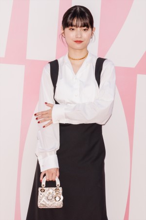 蒔田彩珠、「ミスディオール展覧会　ある女性の物語」に登場