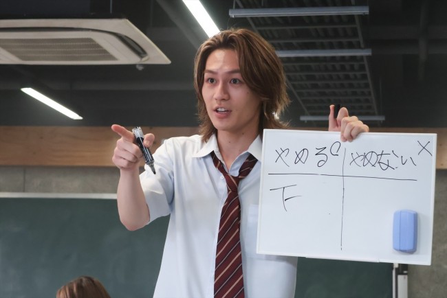 写真）『ビリオン×スクール』初回 “加賀美”山田涼介＆“芹沢”木南晴夏