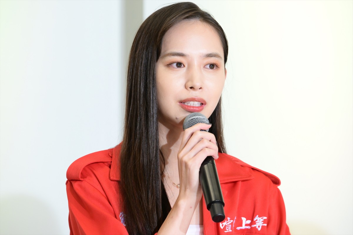 高橋文哉、会見でも一人二役　関水渚と森香澄は劇中歌を生パフォーマンス