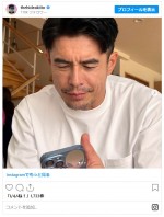 老眼と戦う伊藤英明 ※「伊藤英明」インスタグラム