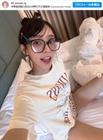 リン・シャン、“美脚あらわ”寝起き風ショット披露※「リン・シャン」インスタグラム