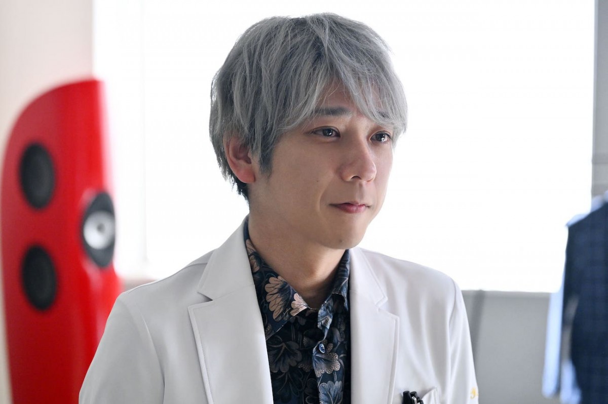 『ブラックペアン シーズン2』第5話　“天城”二宮和也、新病院への出資をめぐって“木崎”恵俊彰のオペを引き受ける