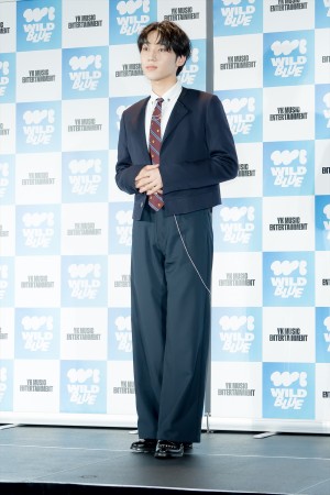 鈴川直弥、5人組ボーイズグループ・WILD BLUE 記者発表会に登場