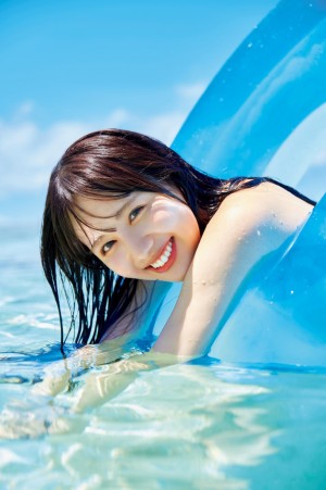 【写真】“春”テーマのショットは満開の桜と！　麻丘真央1st写真集・先行カット