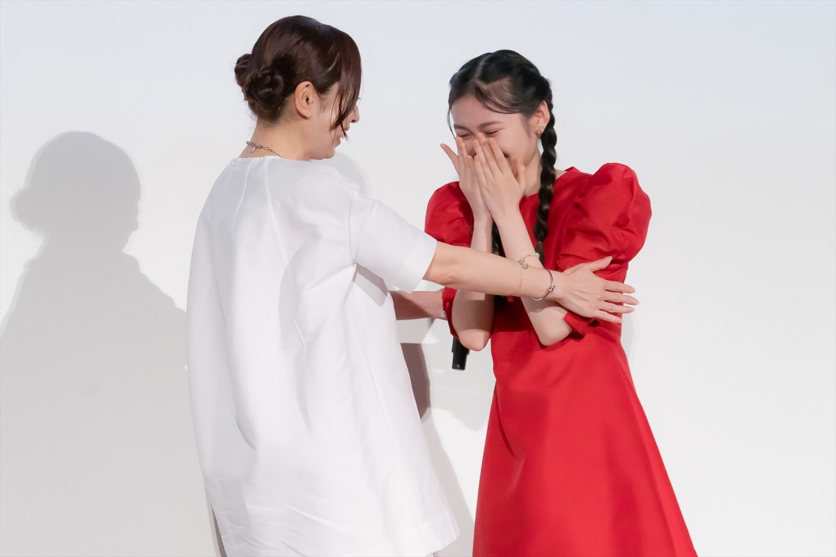 やす子、誕生日サプライズに喜び　26歳の抱負を明かす「目の前のことをコツコツ」