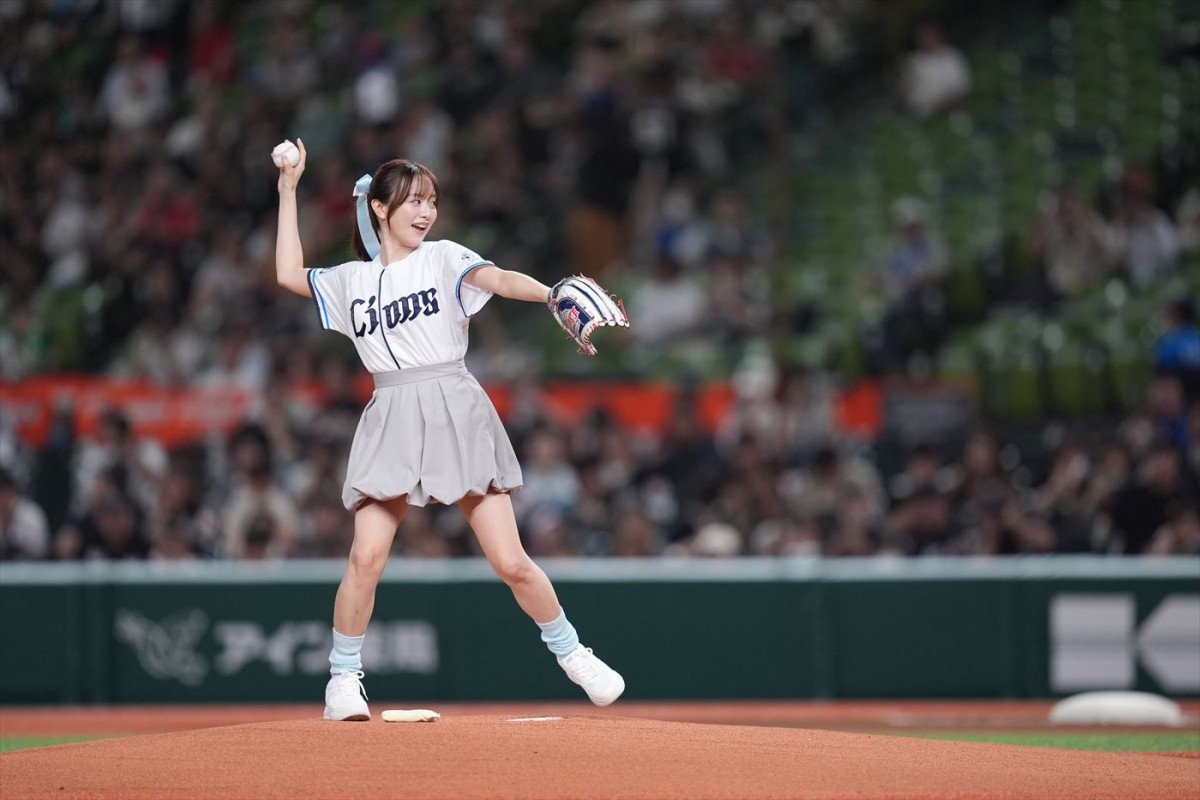森香澄、ポニテ＆ミニスカ姿でマウンドに降臨！　ノーバン投球できず「リベンジしたい」