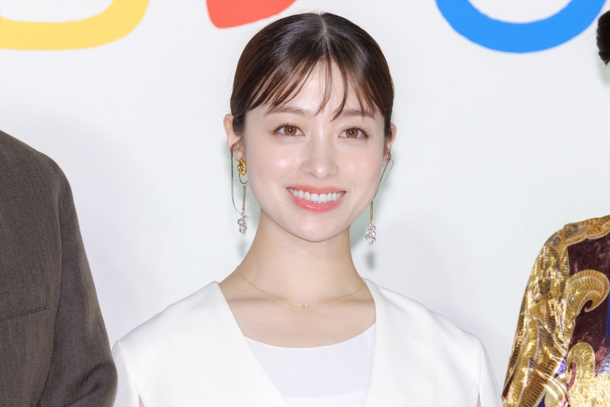 橋本環奈、“ギャル”ビジュアルに仲里依紗が感激「キングオブギャル！」