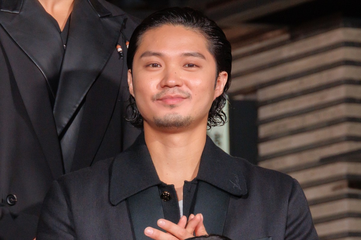 土屋太鳳、オフショルダードレスで登場　出演作公開に「胸がいっぱい」