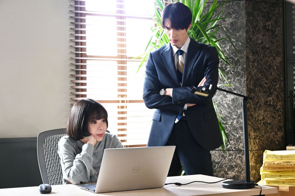 『モンスター』第2話　“亮子”趣里、“推し”の無実を信じるアイドルファンに接近