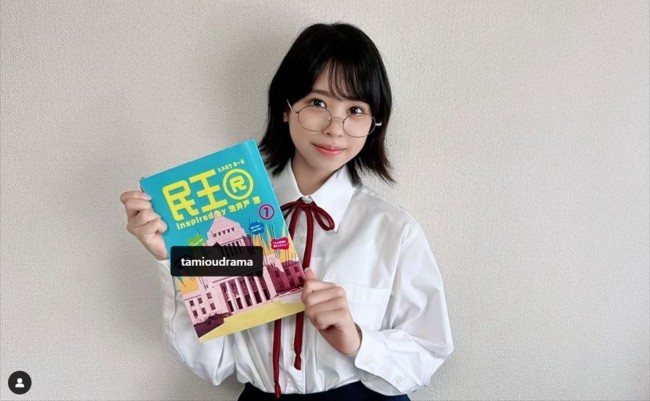 梶原叶渚、『民王R』出演を報告 ※「梶原叶渚」インスタグラム