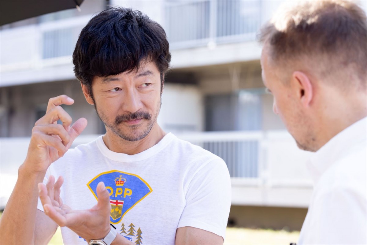 天才写真家を演じた浅野忠信の魅力がさく裂！　映画『レイブンズ』特報解禁