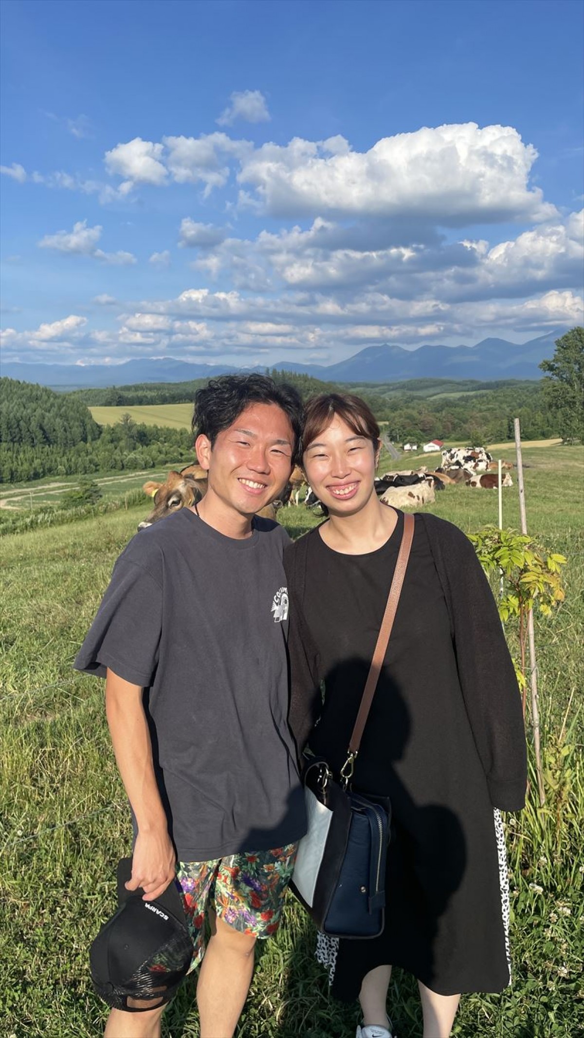自称“日本一牛好きな夫婦”が北海道・美瑛町の牧場から登場！　今週の『新婚さん』