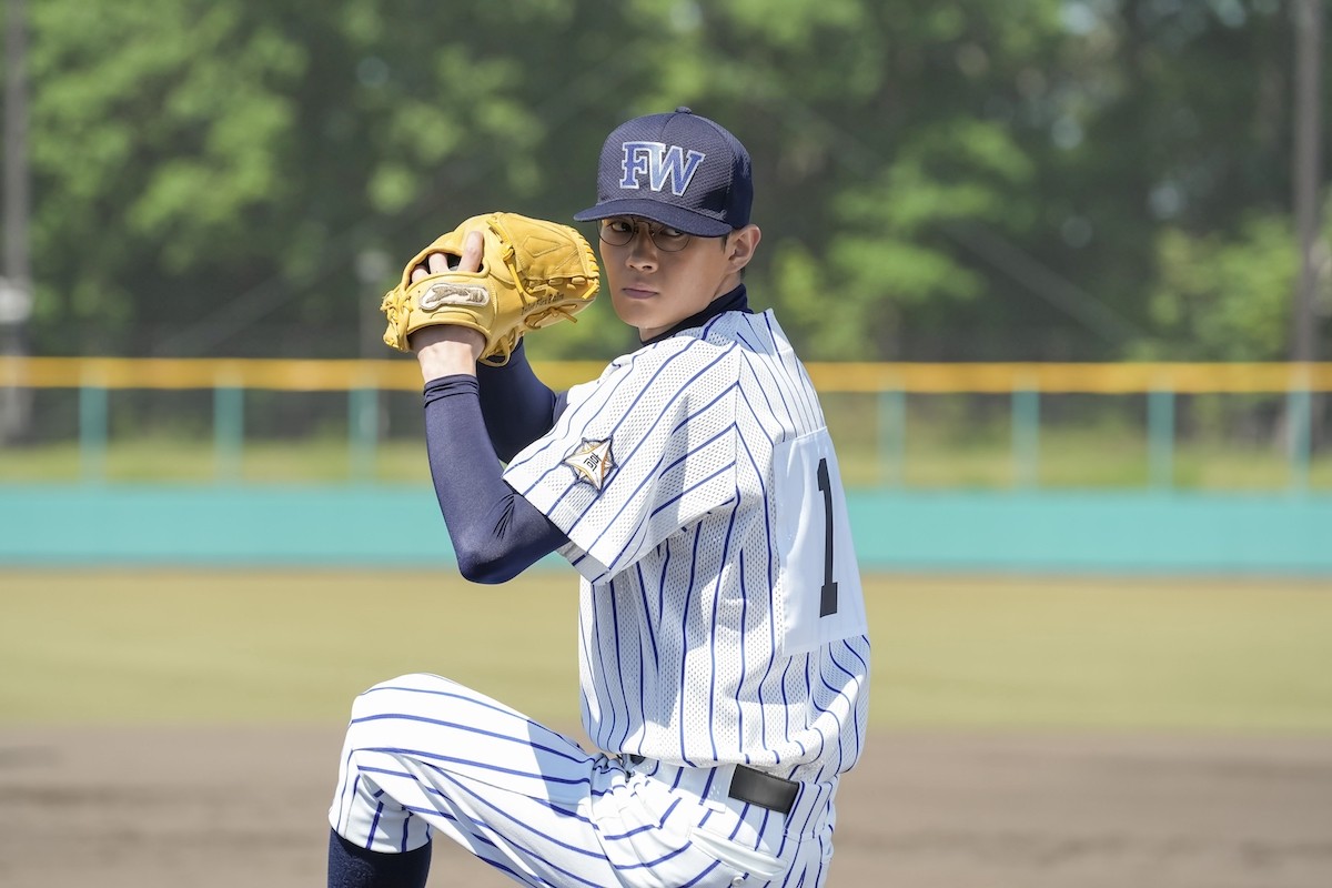 明日の『おむすび』“結”橋本環奈、仲間たちとパラパラで“翔也”佐野勇斗を応援