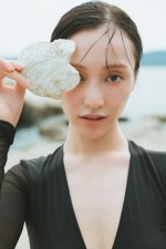 山田愛奈、「週刊プレイボーイ」誌面カット