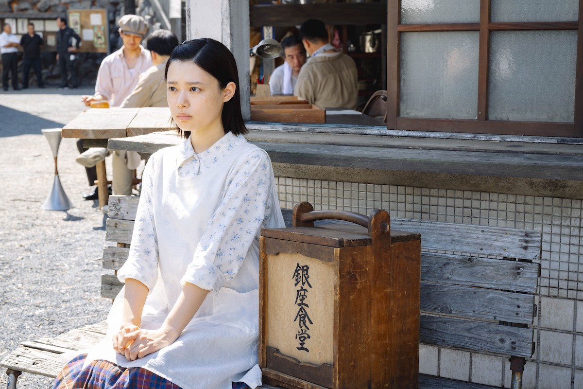 『海に眠るダイヤモンド』“鉄平”神木隆之介と“朝子”杉咲花、アイコンタクト→ハニカミにネット悶絶「可愛すぎて無理ッ」