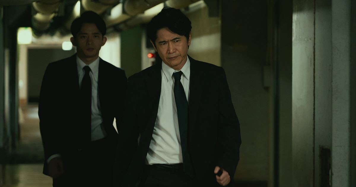 柳俊太郎、次に演じたいのは“まともな人間”!?　『他人は地獄だ』でイカれた冷徹男を熱演