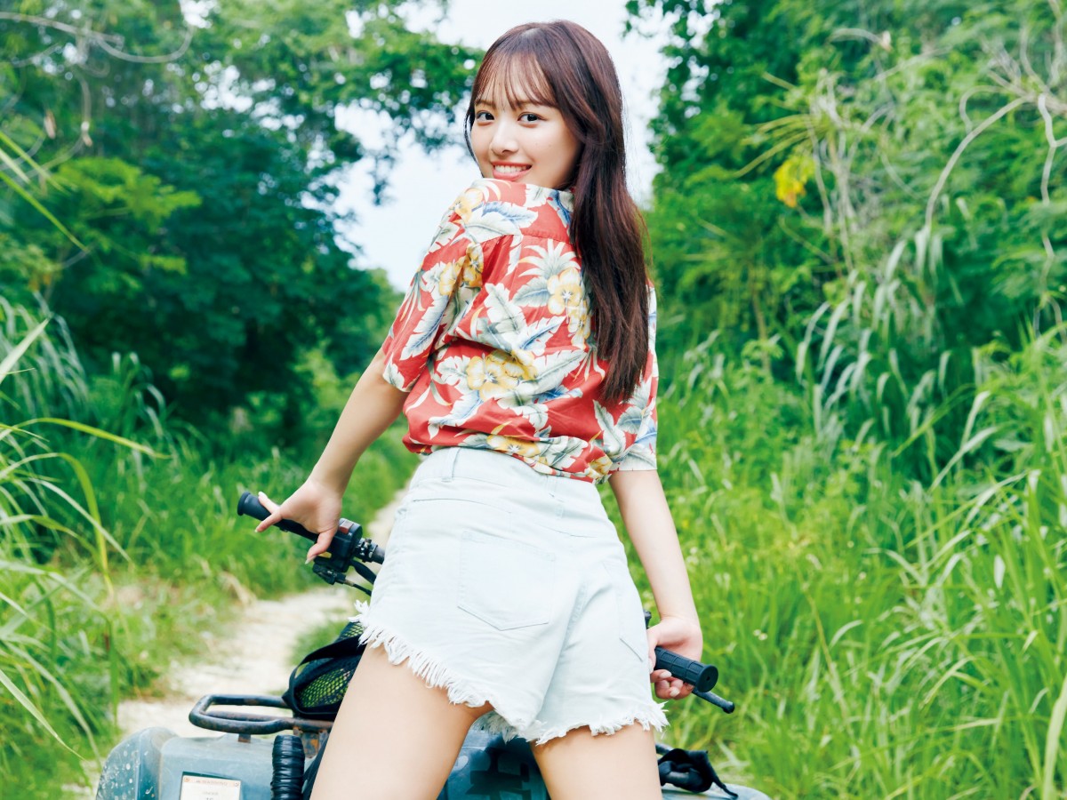 日向坂46・濱岸ひより1st写真集『もしも』裏表紙公開 秋元康の帯