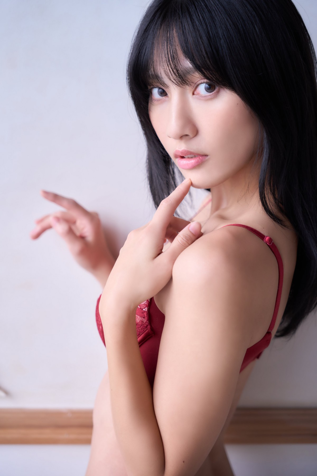 ブレイク必至のグラビア美女、美麗ショットの最新グラビアアザーカット！