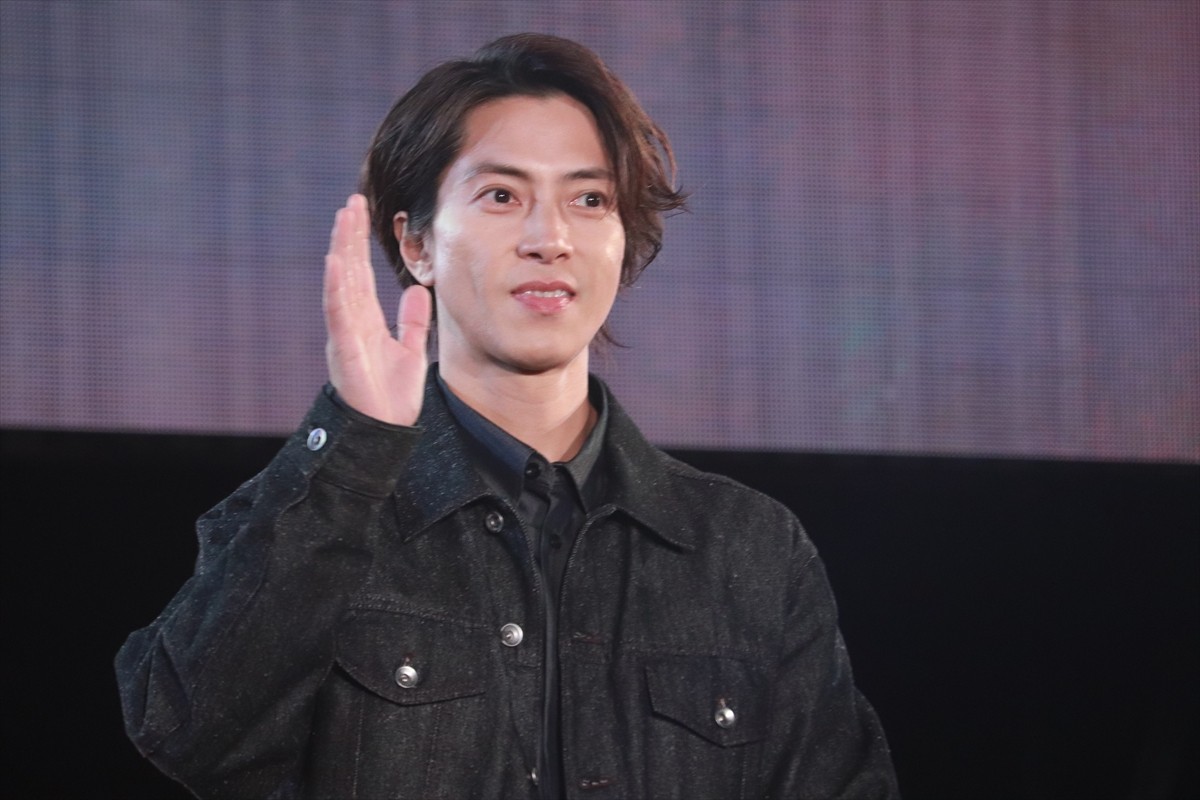 山下智久、国際エミー賞のトロフィーにビックリ！　『神の雫』が受賞＜東京コミコン2024＞
